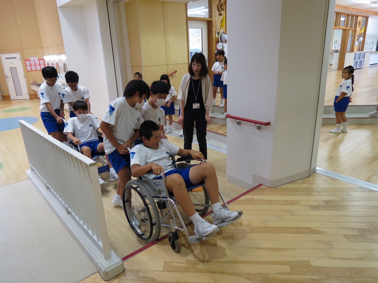 【福光東部小学校】ふくし体験講座_b0159251_16534545.jpg