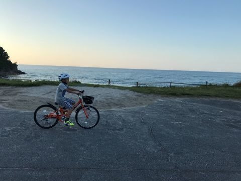 6月の日本海、海パンで平気な人がいました。_f0009169_06354217.jpg