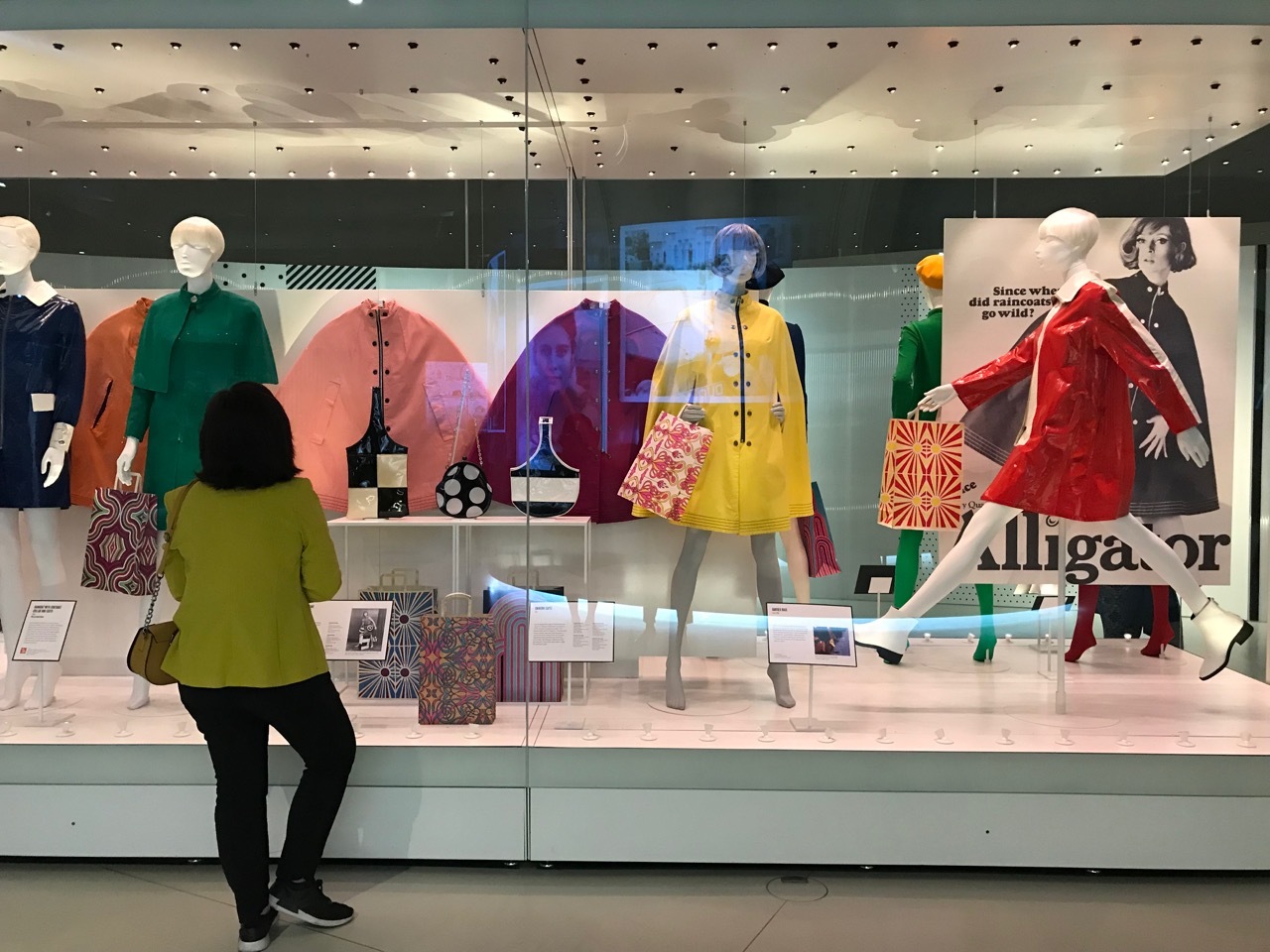 ヒッピーハッピーな時代の女王 V Aマリー クワント展 ロンドン 2人暮らし ヒッピーハッピーな時代の女王 V Aマリー クワント展 ロンドン 2人暮らし
