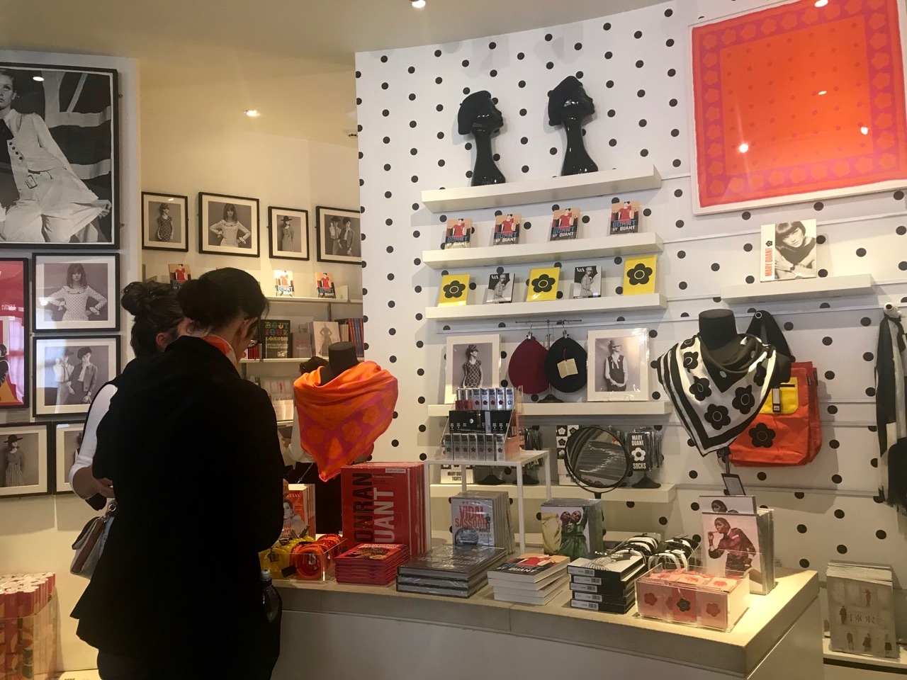 ヒッピーハッピーな時代の女王 V Aマリー クワント展 ロンドン 2人暮らし ヒッピーハッピーな時代の女王 V Aマリー クワント展 ロンドン 2人暮らし