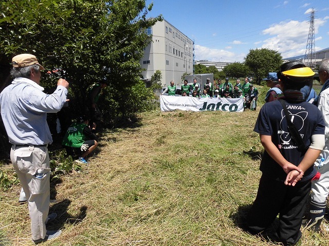 雨上がりは草が重いが、やはり「数は力」なり! 令和最初の「滝川の土手普請」_f0141310_07240254.jpg