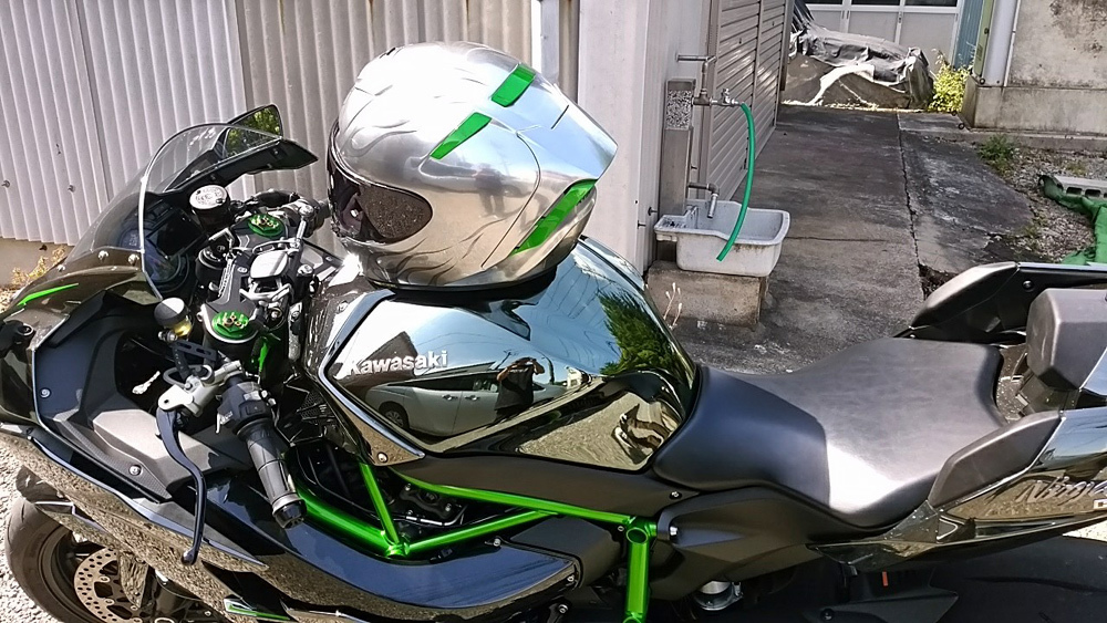 ショウエイのX-14を塗ってみた。輩のカワサキ Ninja H2乗り専用。_d0130115_13350089.jpg