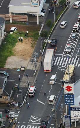 運転の60代女「意識なくなった」 東京・町田で児童ら5人はねられけが _b0064113_1052781.jpg