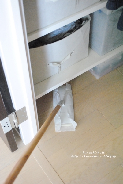 靴下もかける収納で楽チンに * クローゼットの収納_b0351624_17381680.jpg