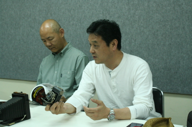 第16回 好きやねん大阪カメラ倶楽部 例会報告 今月のテーマ 大判、中判、蛇腹カメラ_d0138130_20023750.jpg