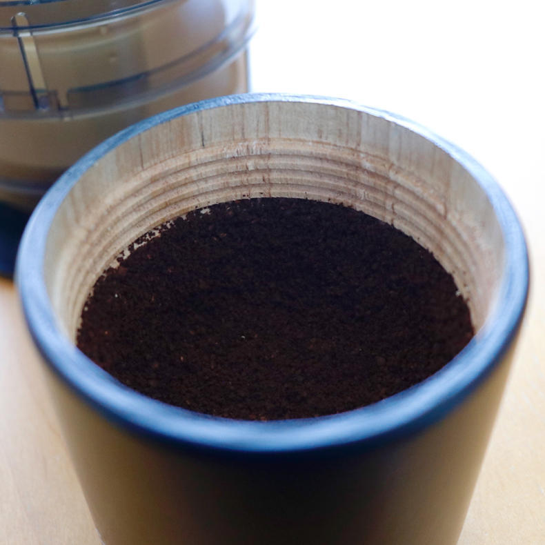 最近はこちらのコーヒーミルを使っています。カリタ製「KH-10 BK」_c0060143_07535031.jpg