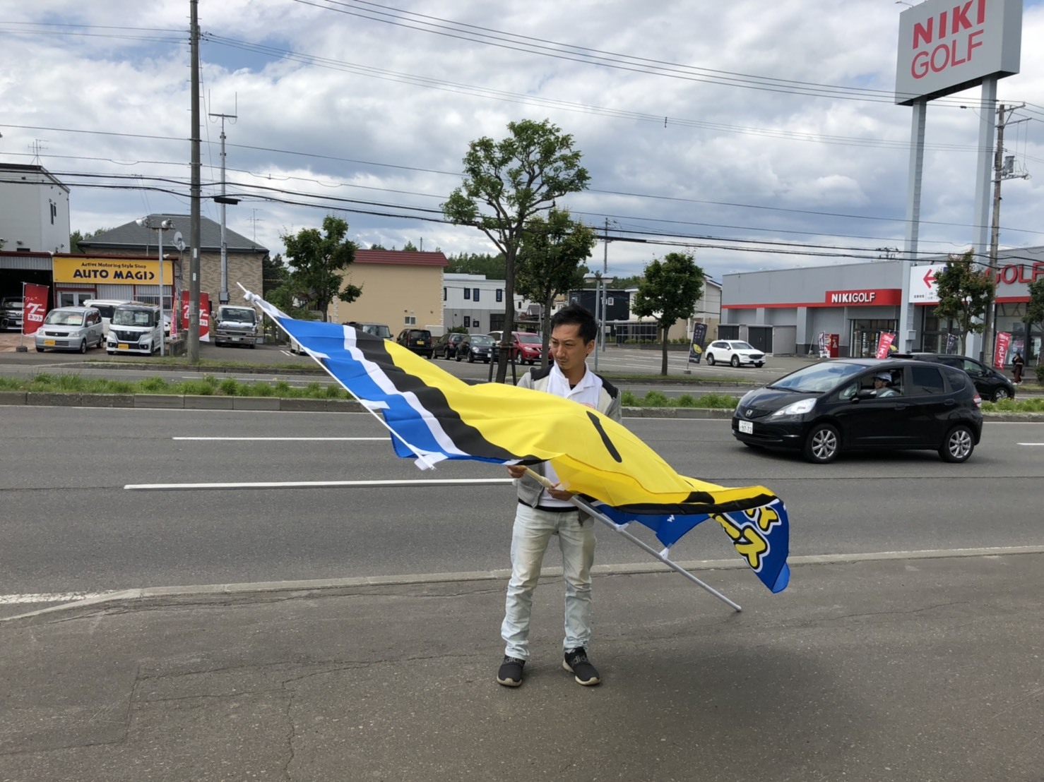 6月19日(水)本店ブログ 一見の価値あり♡日野自動車リエッセ キャンピング車有ります!ランクル ハマー レクサス _b0127002_16334230.jpg