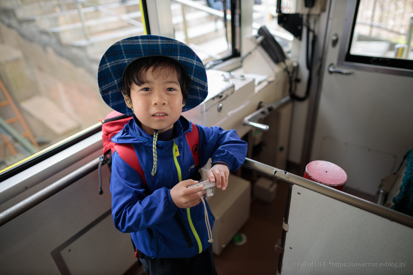 3歳5歳ちびっ子兄弟の春登山「高尾山」下山編_c0369219_00393384.jpg