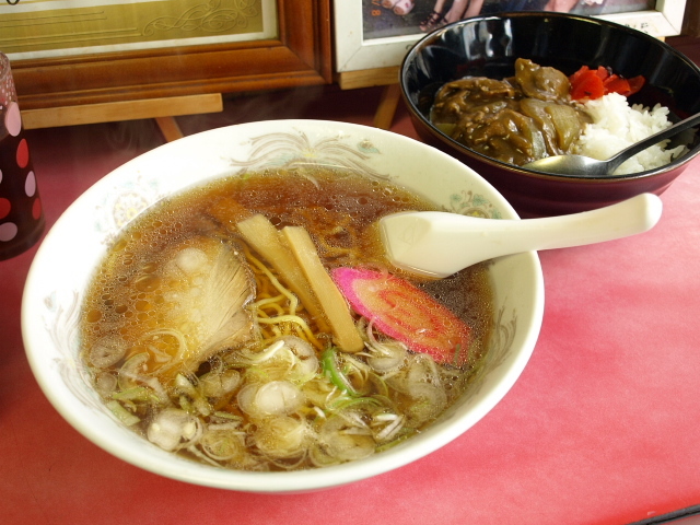 マルケイ食堂　その９ (正油ラーメン 小カレー)_d0153062_10175573.jpg