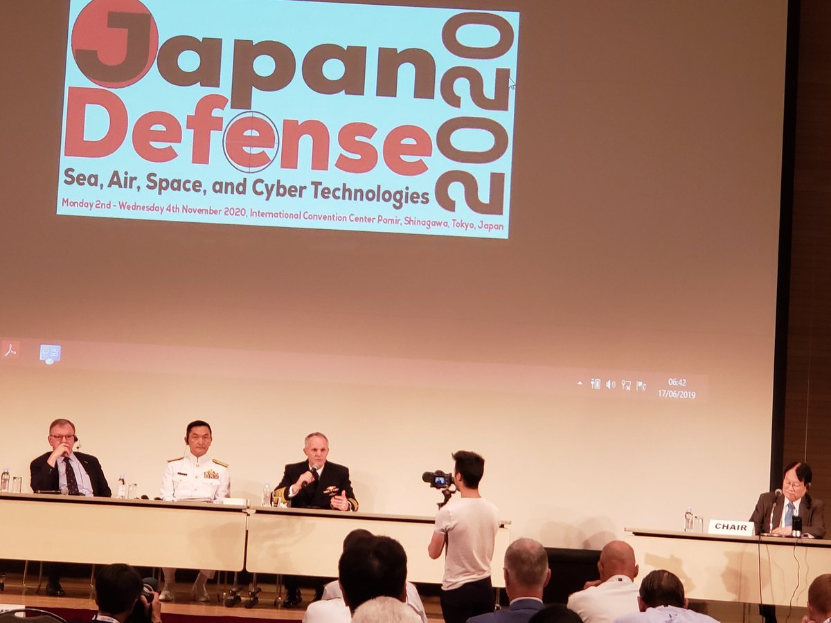【報告】幕張メッセでの武器見本市に230人がヒューマンチェーンやダイ・インで抗議!_a0336146_00122735.jpg