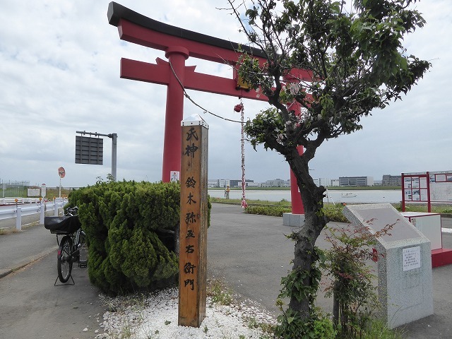 穴守稲荷＆羽田平和大鳥居から多摩川散歩♪　トホホな散歩！_b0287088_16503402.jpg