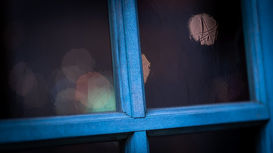 Windows Tinted In Blue_d0353489_16413900.jpg