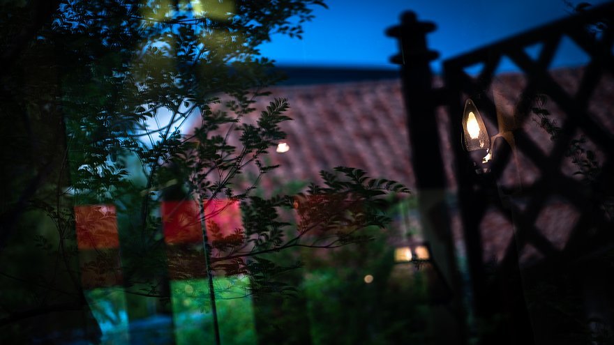 Windows Tinted In Blue_d0353489_16414379.jpg