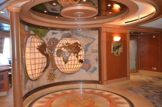 「THE PIAZZA」は、いつも楽しい船の中心:2017ルビープリンセスアラスカクルーズ_f0054556_19283399.jpg