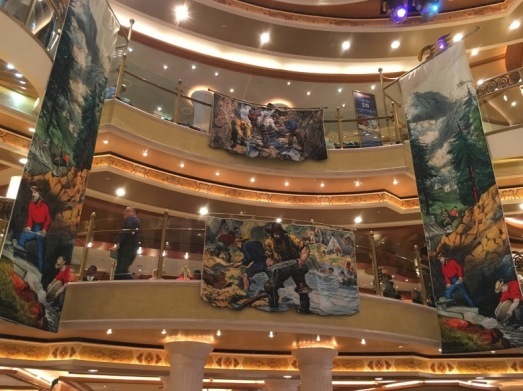 「THE PIAZZA」は、いつも楽しい船の中心:2017ルビープリンセスアラスカクルーズ_f0054556_22592131.jpg