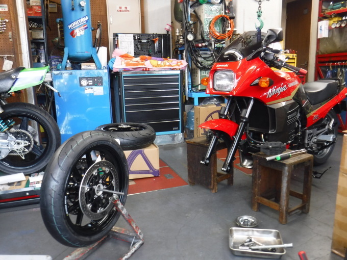 GPZ900R(A16)・・・マグタン装着でござる。その2_a0163159_22061270.jpg