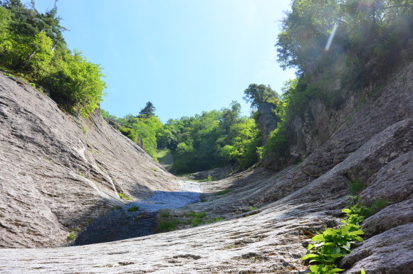 会津の名峰 志津倉山 雨乞岩スラブ登攀_b0300136_18561078.jpg