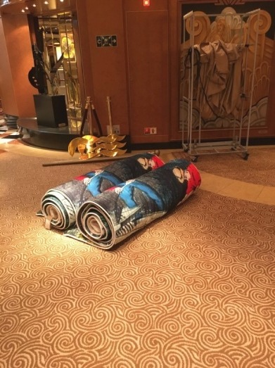 「THE PIAZZA」は、いつも楽しい船の中心:2017ルビープリンセスアラスカクルーズ_f0054556_01531848.jpg