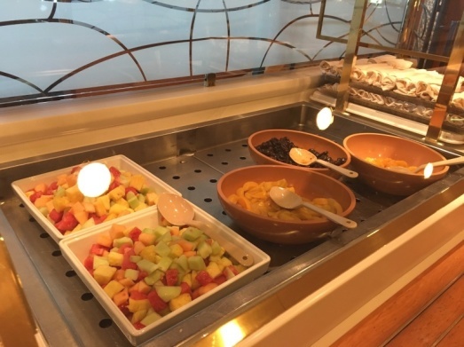 ダイヤモンドとは全然違う！ブッフェレストラン「ホライゾンコート」：2017ルビープリンセスアラスカクルーズ_f0054556_21381069.jpg