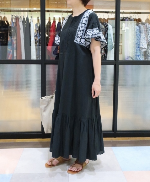Porter des boutons の夏のクロスステッチのシリーズです。_c0227633_13073588.jpg