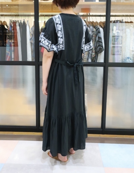 Porter des boutons の夏のクロスステッチのシリーズです。_c0227633_13075592.jpg