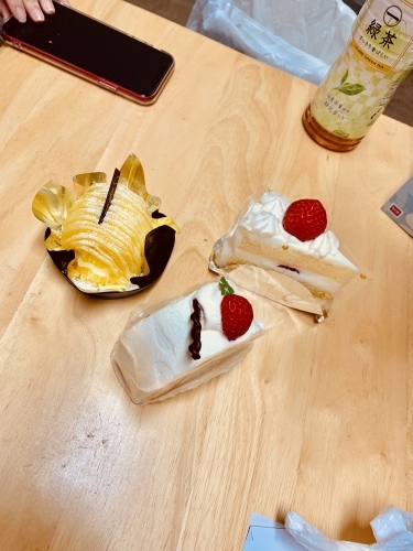 久しぶりに食べたケーキ美味しかったです_a0167308_20563086.jpeg