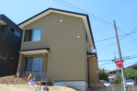 「薬師山の家」外構コンクリ打ち_b0179213_19093167.jpg
