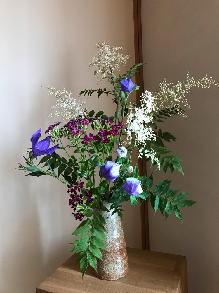 盛り花 投入れ 格花の三本立て 自然を見つめて自分と向き合う心の花 盛り花 投入れ 格花の三本立て 自然を見つめて自分と向き合う心の花