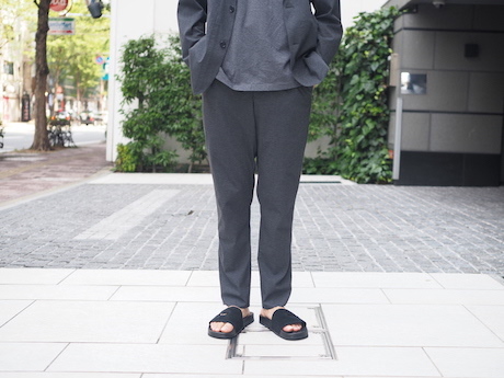 本日発売 山内 -フリーカット強撚ポンチパンツ charcoal gray-_b0163746_12454139.jpg