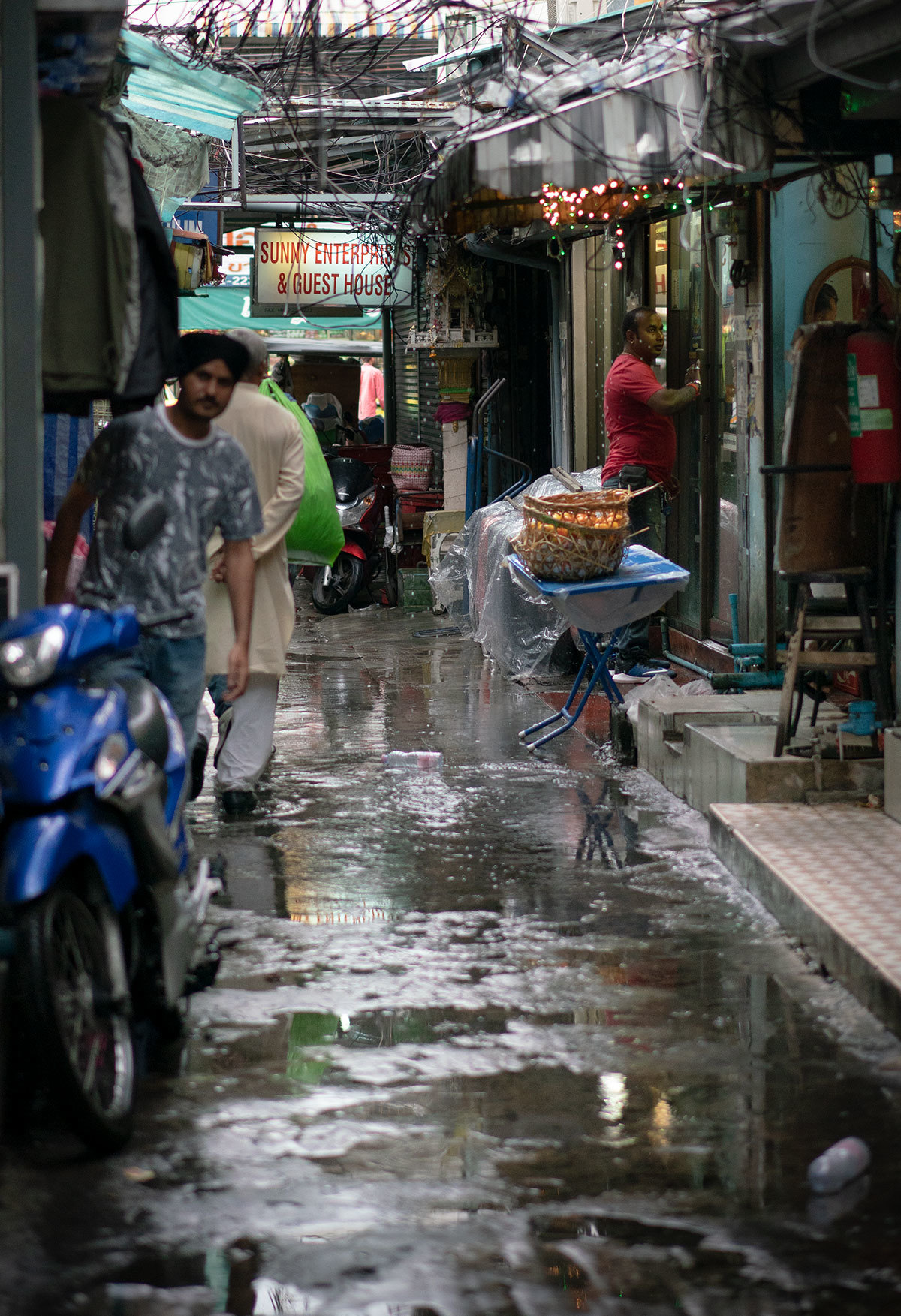 インド人街に降る通り雨_e0100152_09403603.jpg