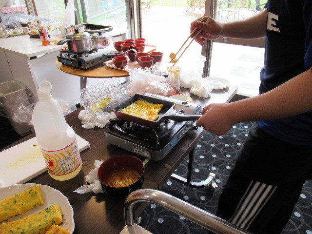 中庭昼食会_e0191174_16411777.jpg