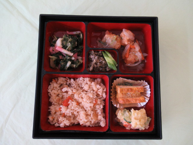 中庭昼食会_e0191174_16412149.jpg