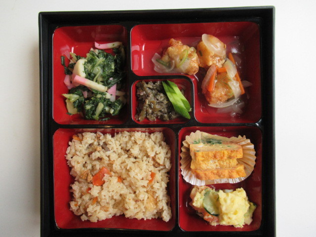 中庭昼食会_e0191174_16412398.jpg