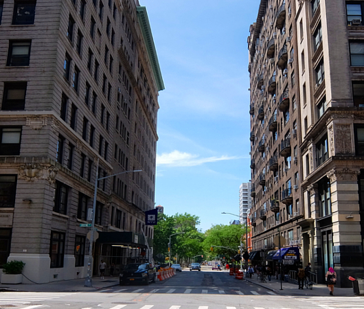ニューヨーク大学(NYU)キャンパス・エリアの独特の雰囲気_b0007805_19592447.jpg