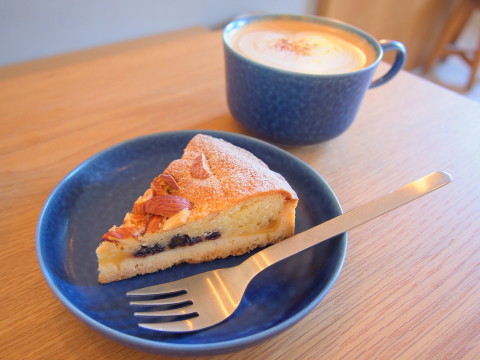 レモンカードとカレンツのアーモンドタルト:SUKIMA COFFEE(秋田県大館市)_b0147224_10371679.jpg