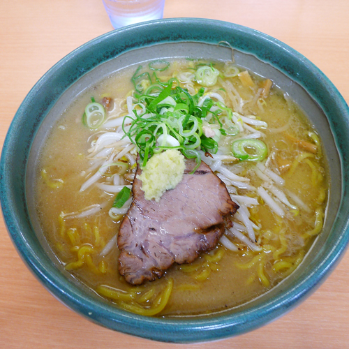 初夏の北海道　①まずは王道の札幌味噌ラーメンを！！_c0360979_08585789.jpg