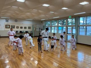 土曜日空手 宮の沢教室 3才からの武道空手で二人の新しい仲間!_c0118332_16092856.jpg