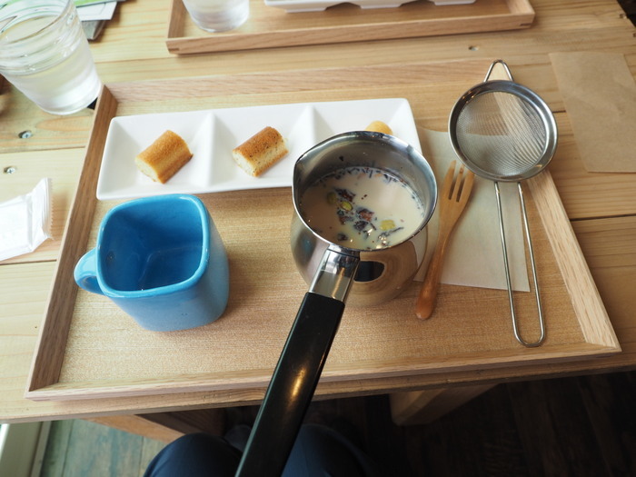 haco cafeで、チャイラテ_c0116915_23270532.jpg