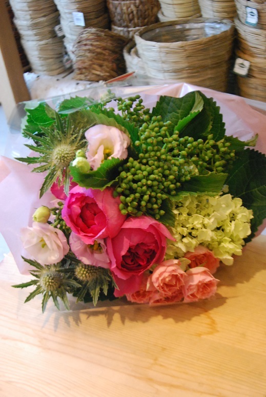 御祝や記念日に送る花束、　ご用意いたします。_a0201358_18212111.jpg