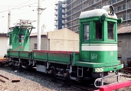 阪堺電気軌道 大和川検車区の入換車とデト11_e0030537_00384391.jpg