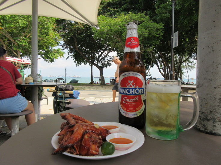 海岸さんぽのあとは ビールとチキンウイング!!_c0212604_20464510.jpg