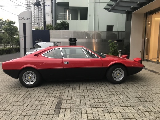 1台のgt4は大勢のスタッフの協力のもとで納車されます。_a0129711_11193534.jpg