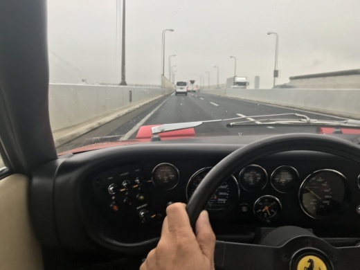 1台のgt4は大勢のスタッフの協力のもとで納車されます。_a0129711_11382942.jpg