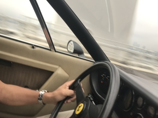 1台のgt4は大勢のスタッフの協力のもとで納車されます。_a0129711_11384665.jpg