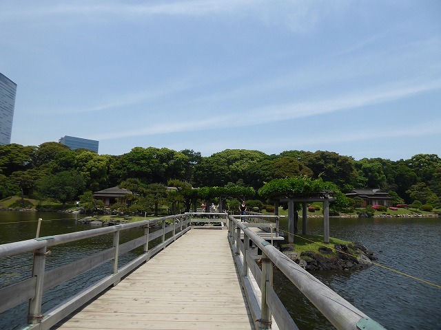 浜離宮のお気に入りベンチ♪　5月というのに浜離宮は真夏だった！_b0287088_16264456.jpg