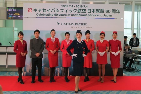 キャセイ パシフィック航空 日本就航60周年 歴代ユニフォームの キャセイ パシフィック航空 日本就航60周年 歴代ユニフォームの