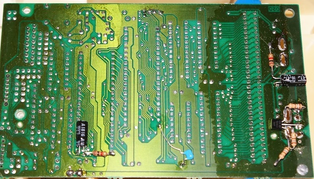 ファミコン筐体漂白(ただ日に晒すだけ)その後+AV化とUSB電源 ファミコン筐体漂白(ただ日に晒すだけ)その後+AV化とUSB電源