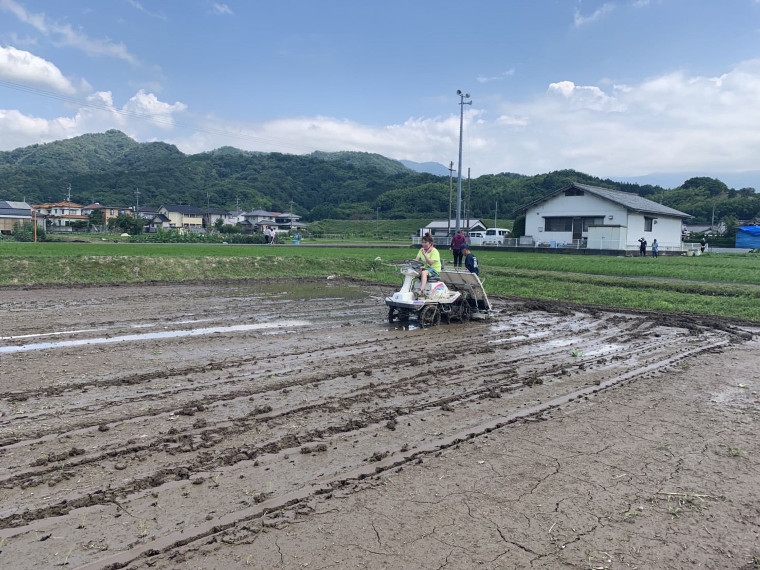 土に触れて学ぶ。_b0334704_00412875.jpg