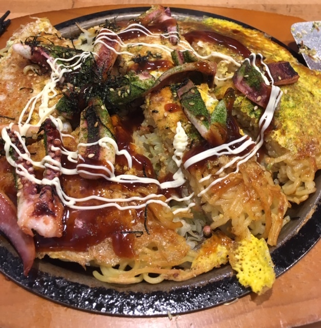 リトルトーキョーで広島風のお好み焼き_e0350971_07320188.jpg