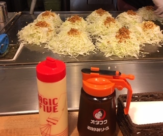 リトルトーキョーで広島風のお好み焼き_e0350971_07361126.jpg